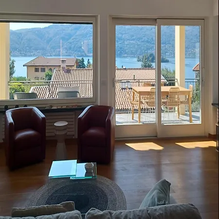 In A Prime Location On Maggiore Lejlighed *