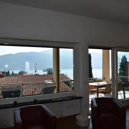 In A Prime Location On Maggiore Lejlighed Verbania
