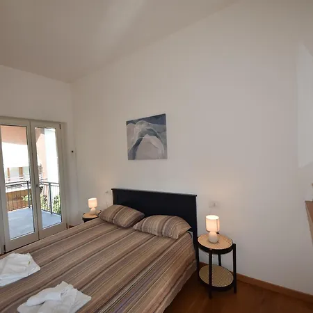 In A Prime Location On Maggiore Lejlighed