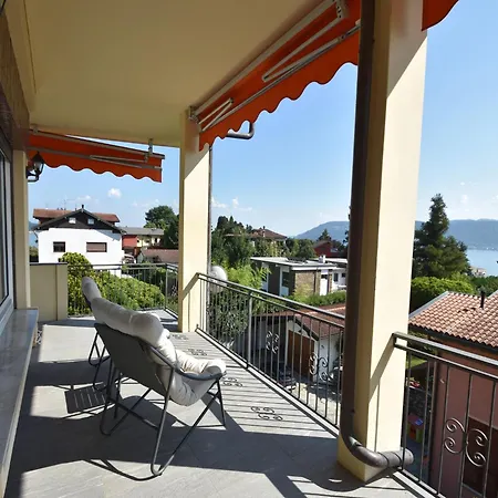 In A Prime Location On Maggiore Lejlighed *
