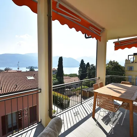 In A Prime Location On Maggiore Lejlighed Verbania
