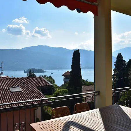 In A Prime Location On Maggiore Lejlighed Verbania